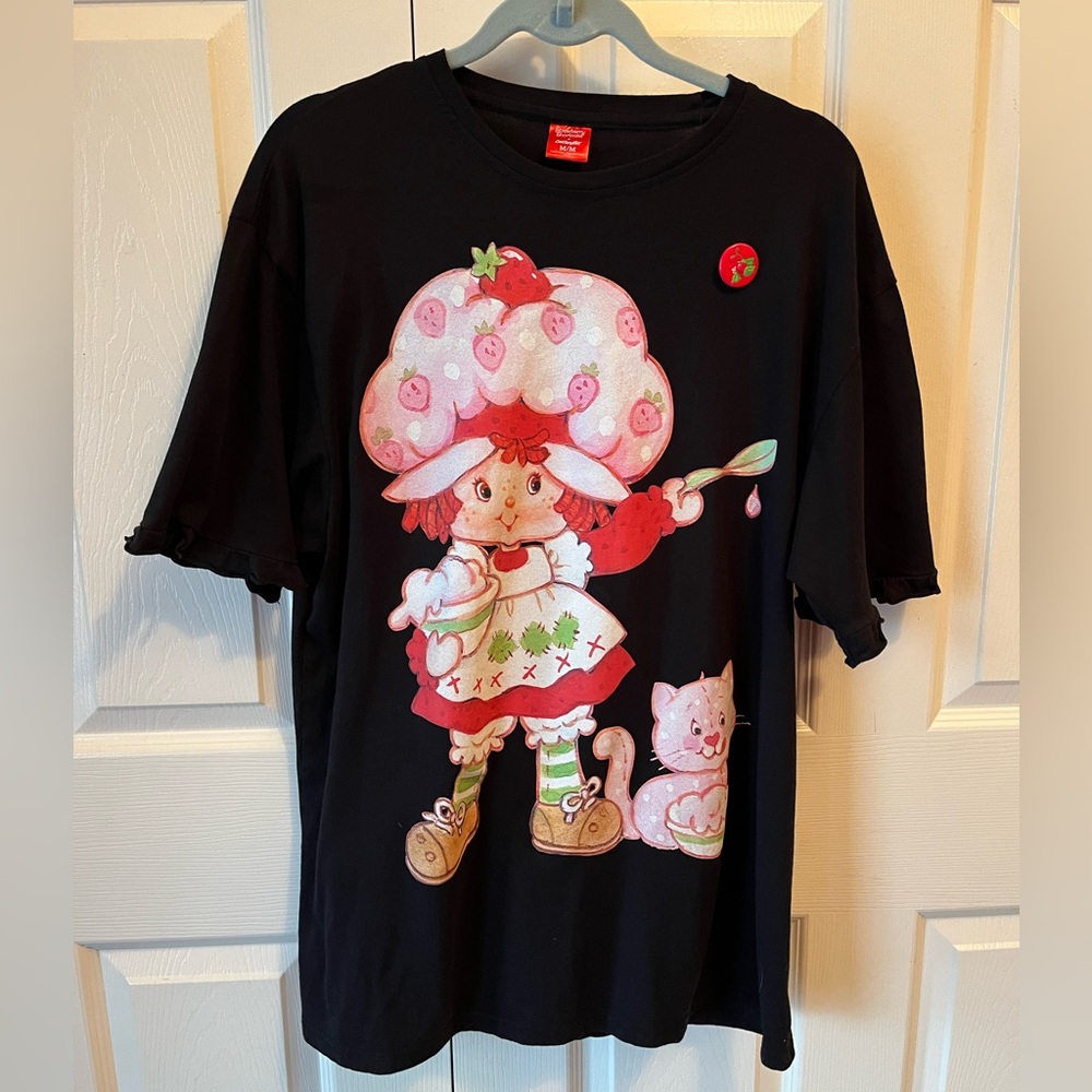 Strawberry Shortcake x Cakeworthy |Graphic Tee Black Size M | Unisex 🍓